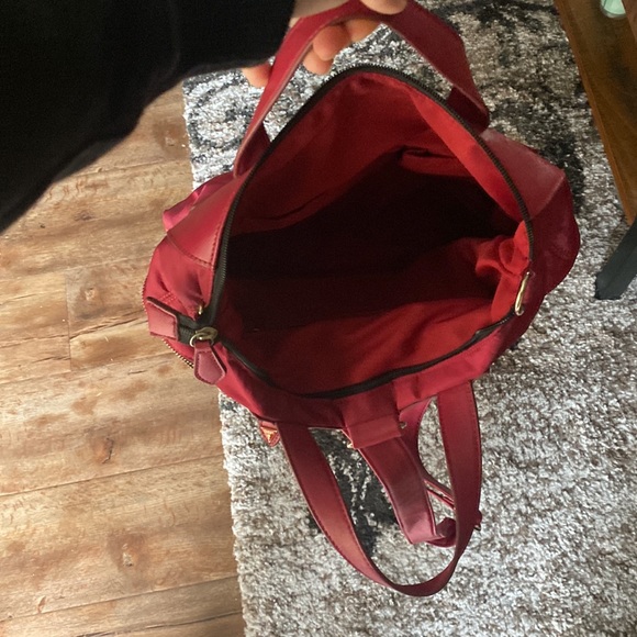 Practically NEW Guess backpack - Picture 4 of 6